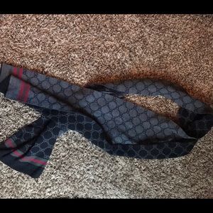 Reversible Gucci scarf
